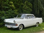 Oldtimer en cabrio rondrit door het land van Stille Waters