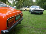 Oldtimer en cabrio rondrit door het land van Stille Waters