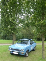 Oldtimer en cabrio rondrit door het land van Stille Waters